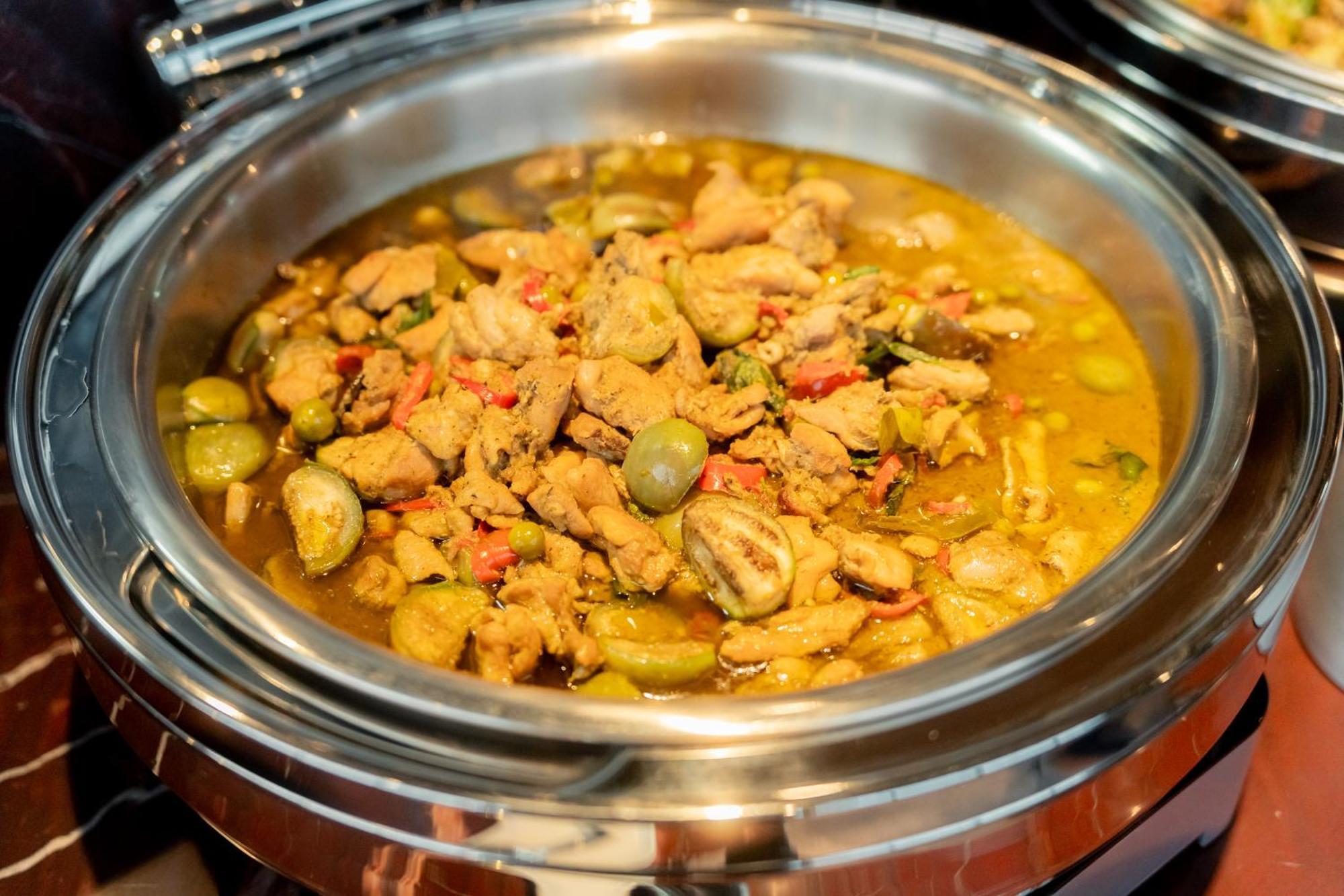 Ascott Embassy Sathorn Bangkok Ξενοδοχείο Εξωτερικό φωτογραφία A chafing dish