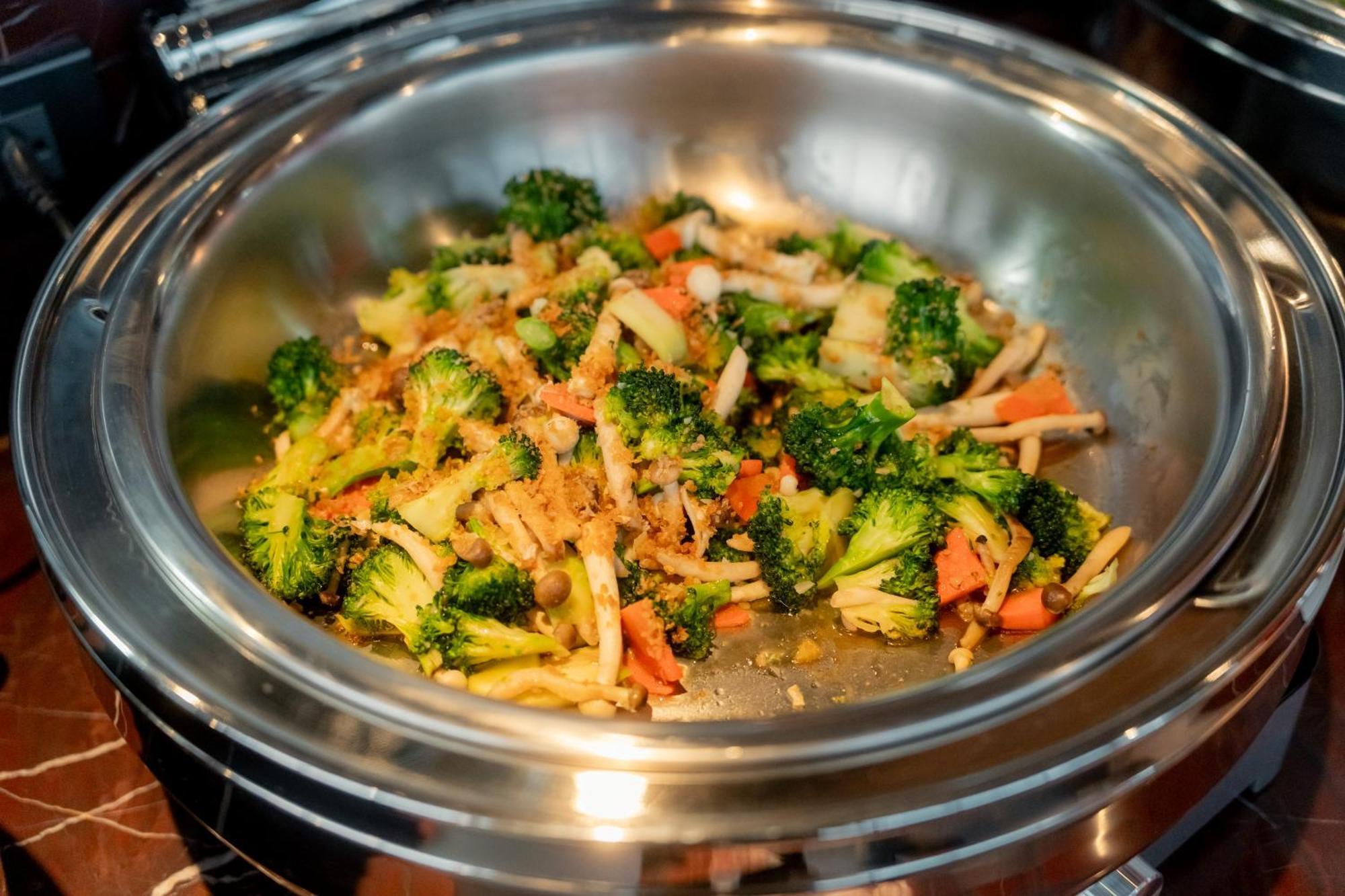 Ascott Embassy Sathorn Bangkok Ξενοδοχείο Εξωτερικό φωτογραφία A chafing dish with food