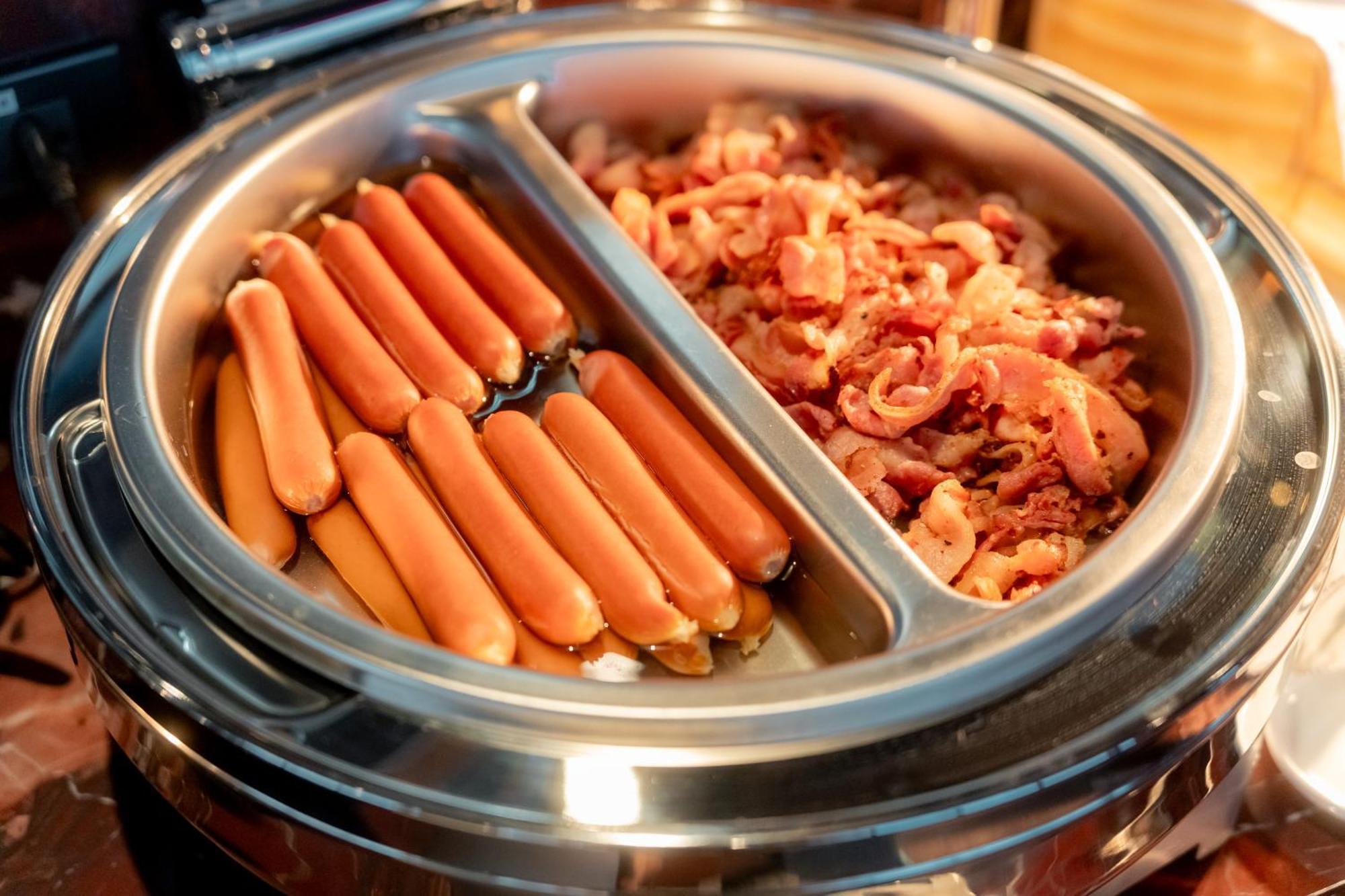 Ascott Embassy Sathorn Bangkok Ξενοδοχείο Εξωτερικό φωτογραφία A chafing dish with two compartments